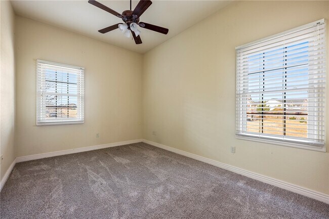 Building Photo - 2700 S Everest Ave