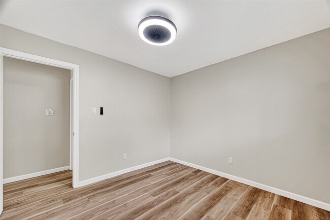 Building Photo - 25503 Foxbriar Ln