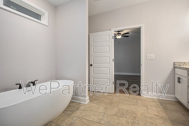 Building Photo - 138 Crestpoint Rd