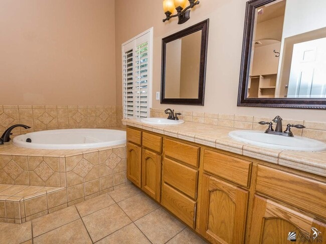 Building Photo - 10392 E 39th Pl