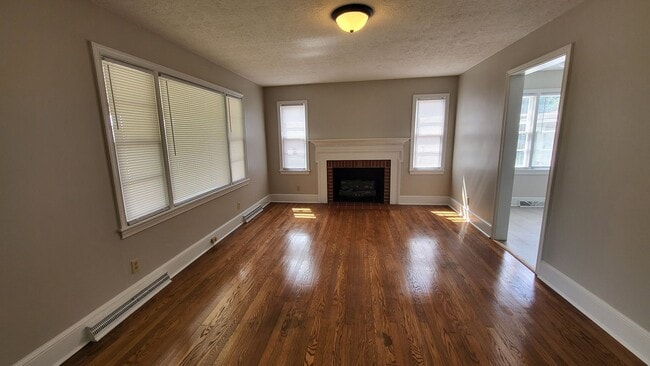 Building Photo - 3-Bedroom, 1-Bath Brick Home