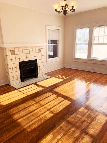 Primary Photo - 4701 Gaston Ave