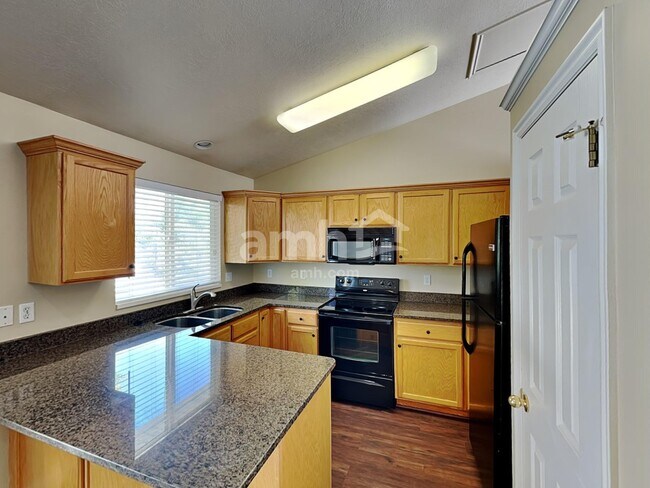 Building Photo - 1495 N 2325 W