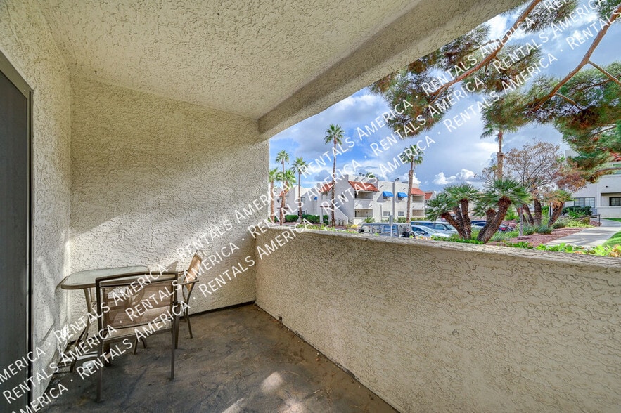 Building Photo - 101 Luna Way