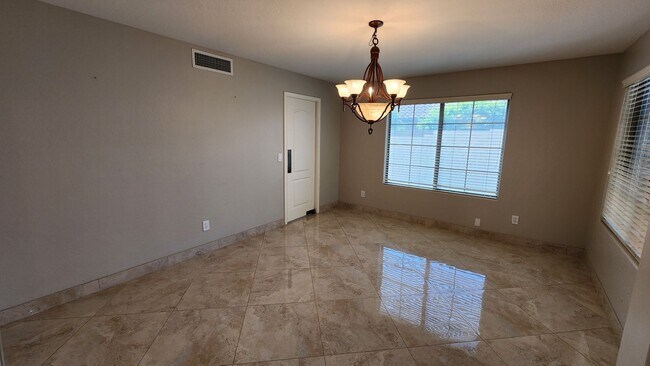 Building Photo - 4 Bedroom Home in the Kerby Estates Commun...