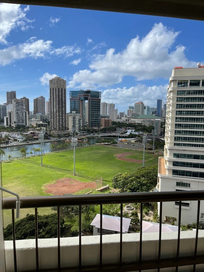 Building Photo - 2 bed, 2 bath at the Marco Polo. Dont miss...