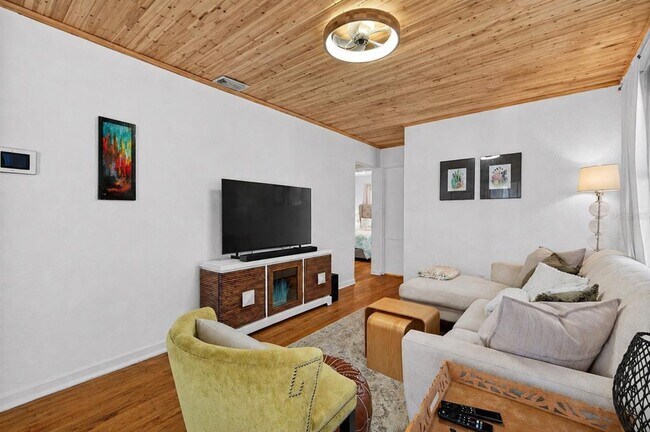 Building Photo - 2444 34th Ave N