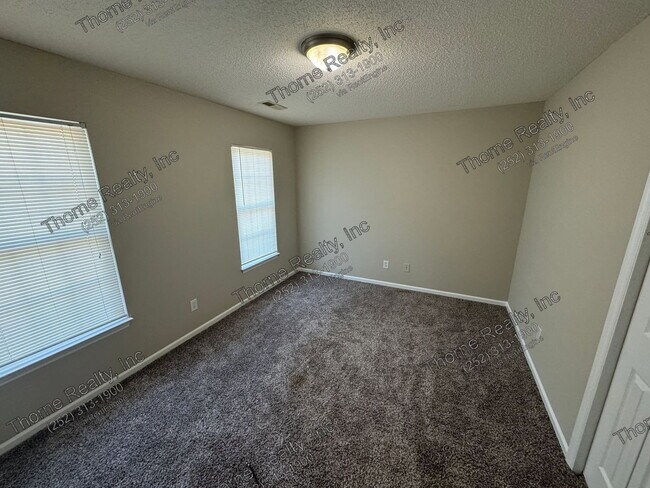 Building Photo - 2256 Sherwood Ave