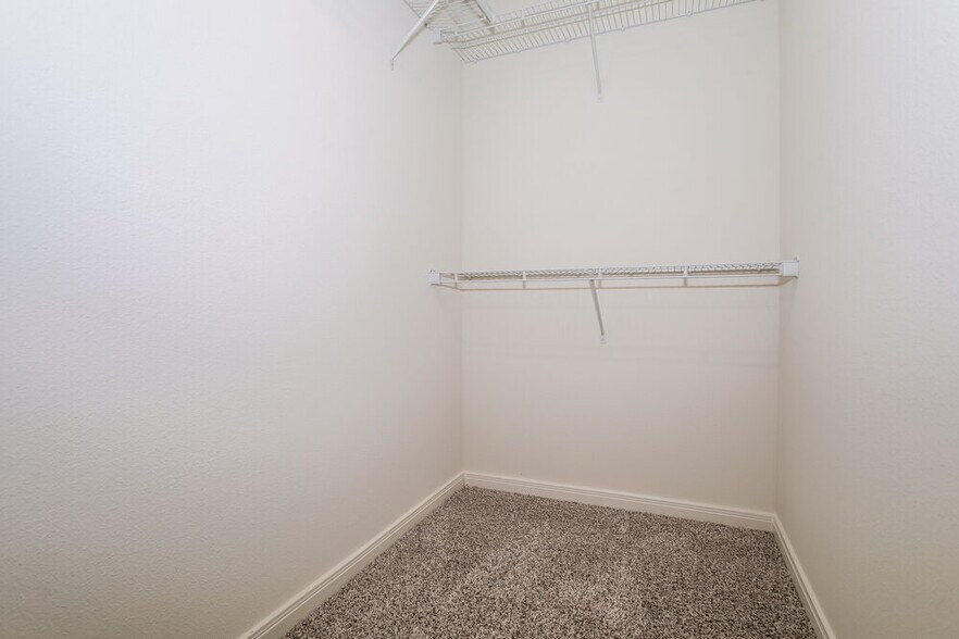 Building Photo - 204 Marsh Ln