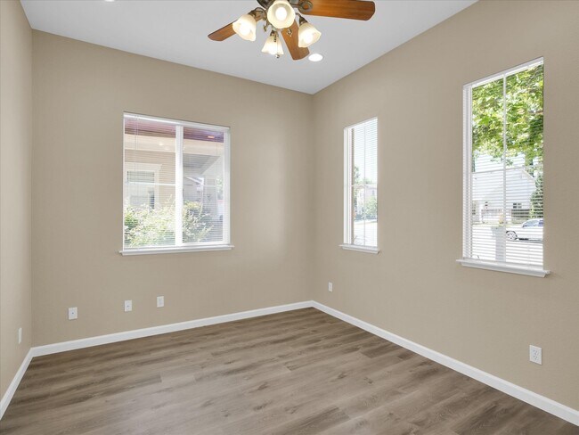 Building Photo - 4312 Middlefield Dr