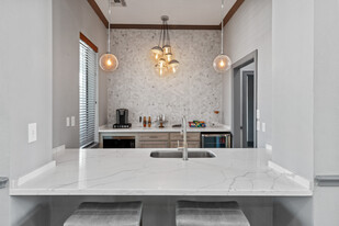 Building Photo - Stonegate Apartments