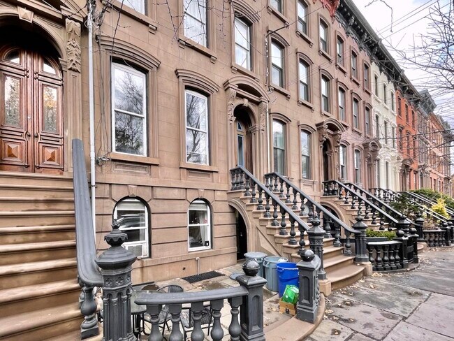 Building Photo - 270 Montgomery St