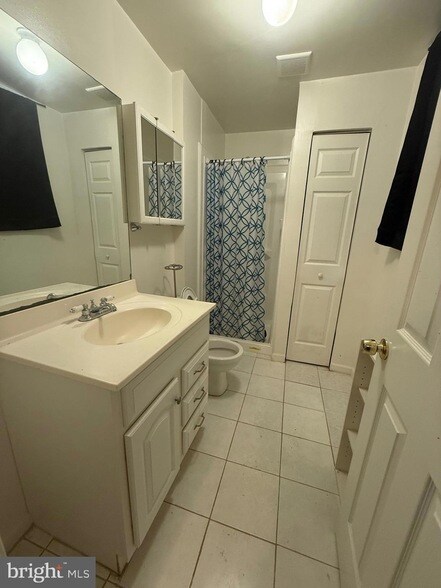 Building Photo - 118 Middle Point Ct