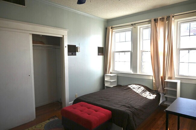 Building Photo - 3316 Upperline St