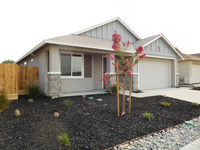 Building Photo - North Merced: $2400 4 Bedroom / 3 Bath Hou...