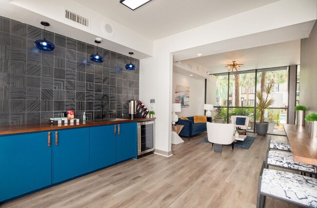 Building Photo - 4001 Fannin St