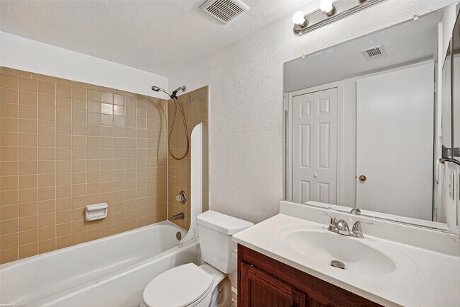 Building Photo - 14219 Dartwood Dr
