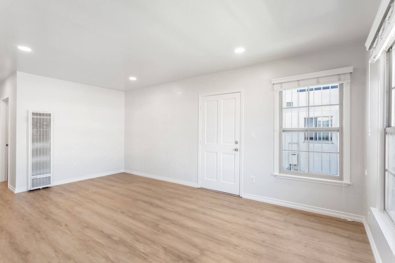 Building Photo - 630 E San Antonio Dr