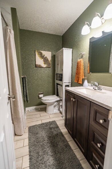 Building Photo - 480 Troy St