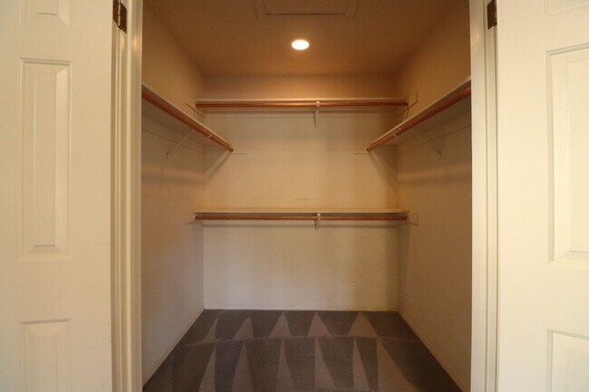 Building Photo - Lovely Mesa Oaks Four Bedroom