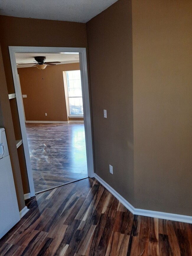 Building Photo - RENT ME!!!  MOVE IN SPECIAL OFFERED! PRICE...