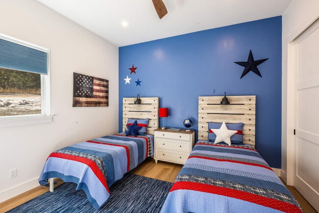 Building Photo - 3373 Mountain View Blvd