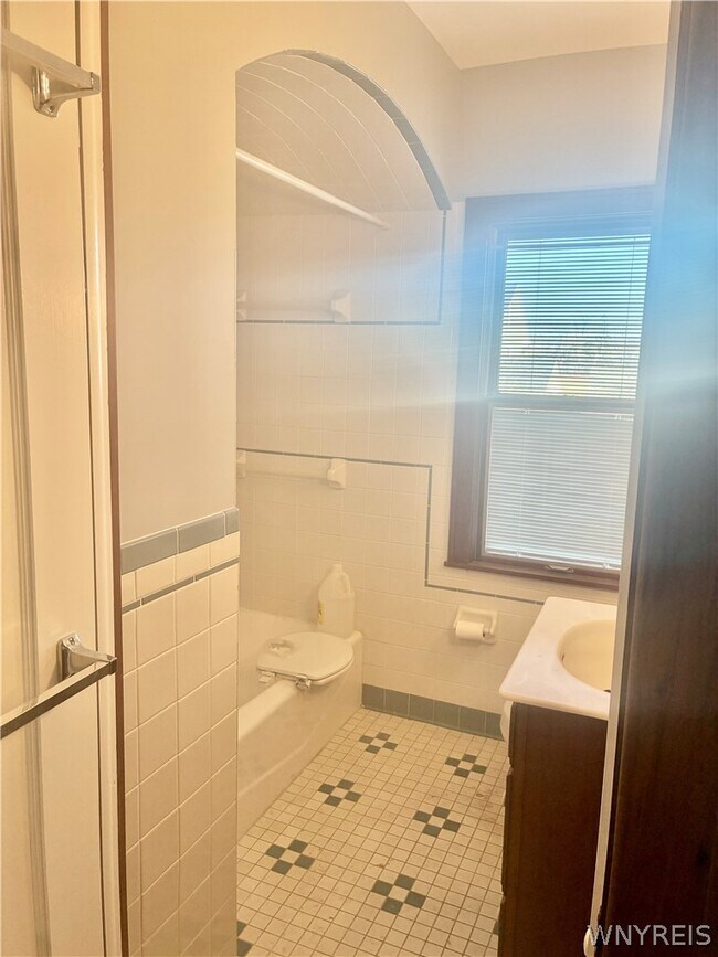 Building Photo - 385 Berryman Dr