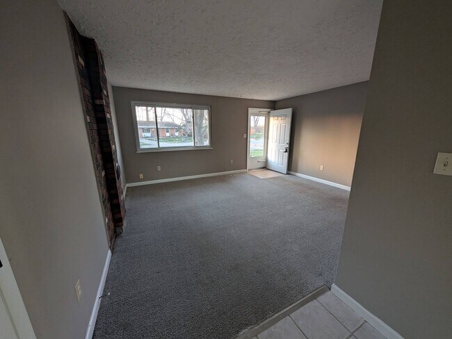 Building Photo - Cute 3 bedroom in New Lebanon