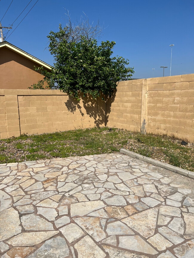 Building Photo - 3130 Dos Reales Loop