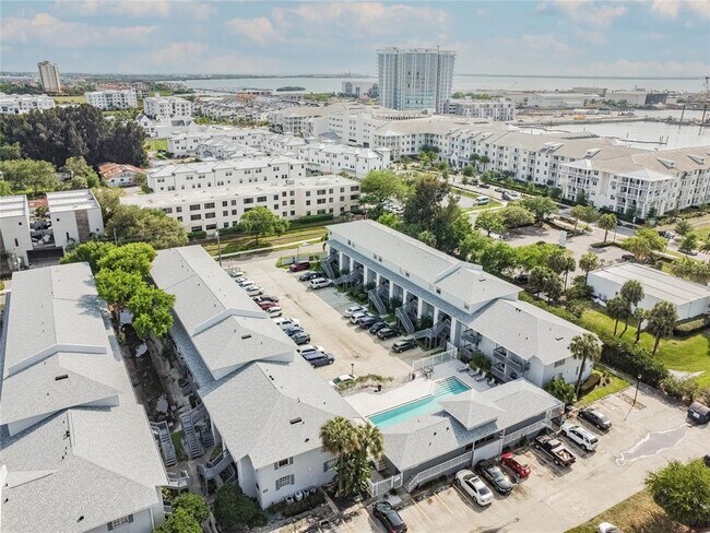 Building Photo - 4907 W McElroy Ave