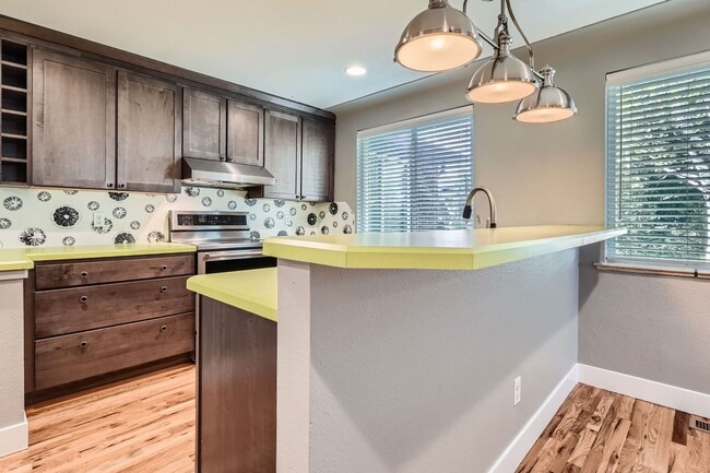 Building Photo - 4 Bed, 2 Bath Duplex – Bright, Stylish, Mo...