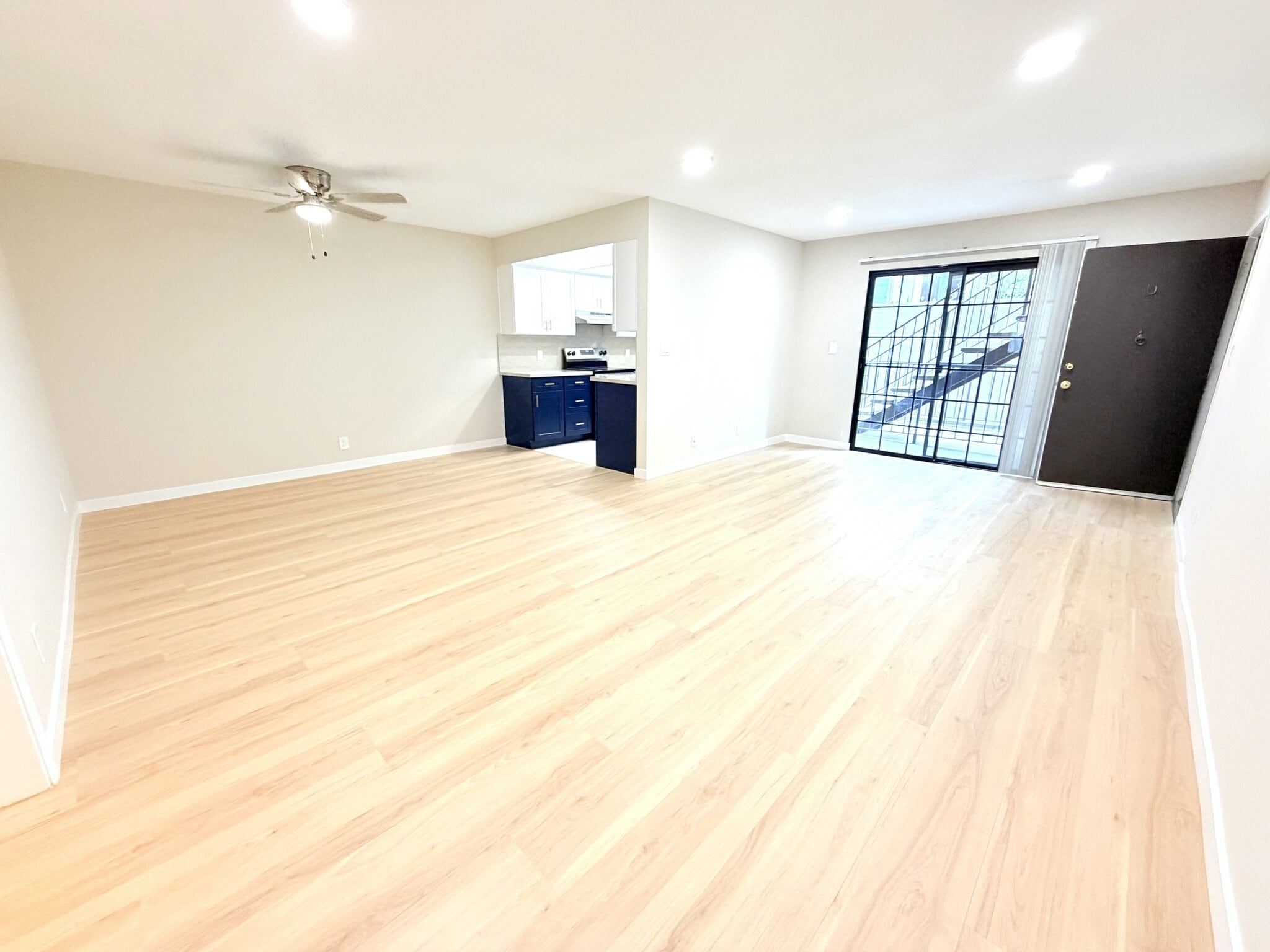 Building Photo - 620 E San Jose Ave