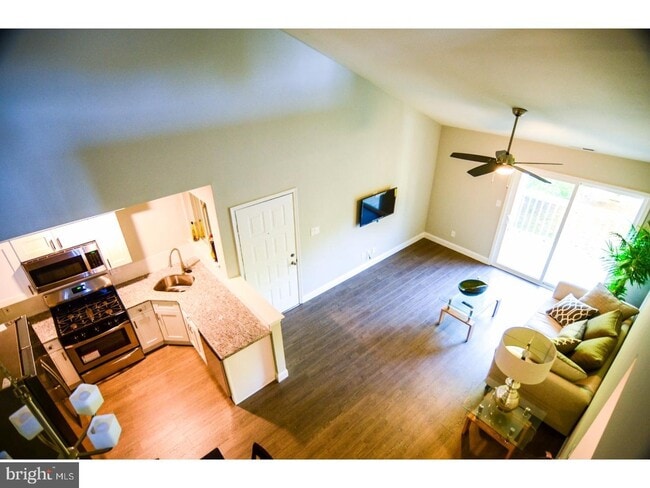 Building Photo - 1094 Tristram Cir