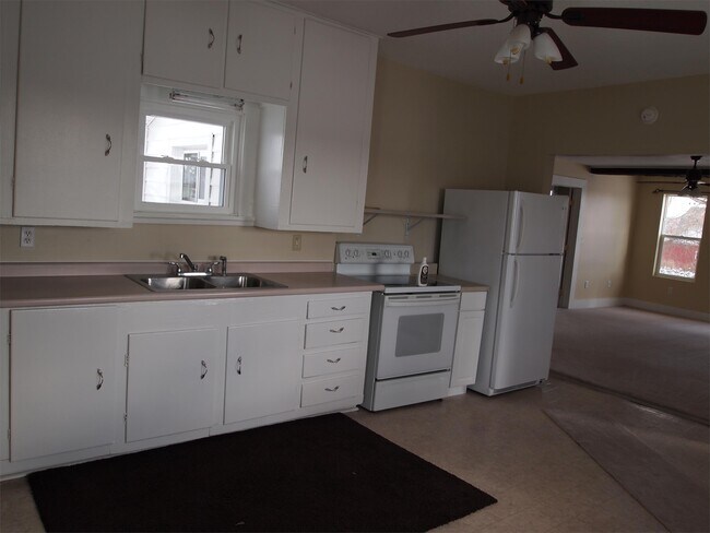 Building Photo - 13620 Tripp Rd