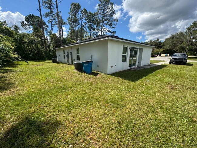 Building Photo - 2261 Florida Dr
