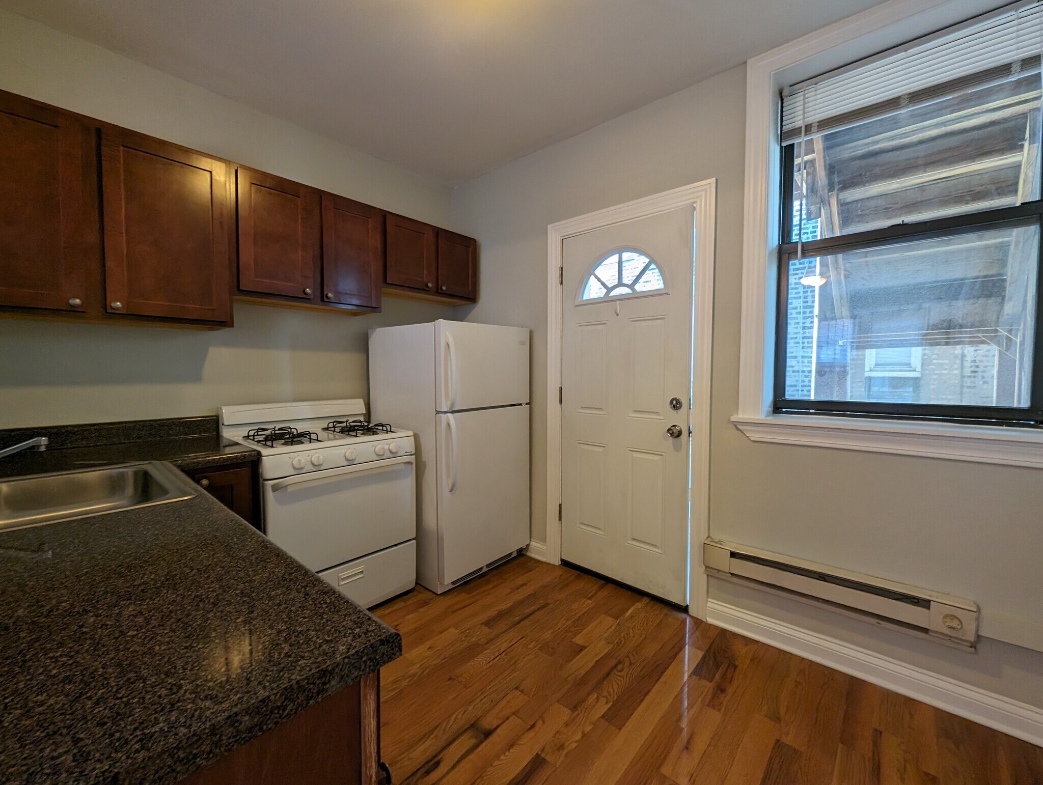 Building Photo - 4409 N Wolcott Ave