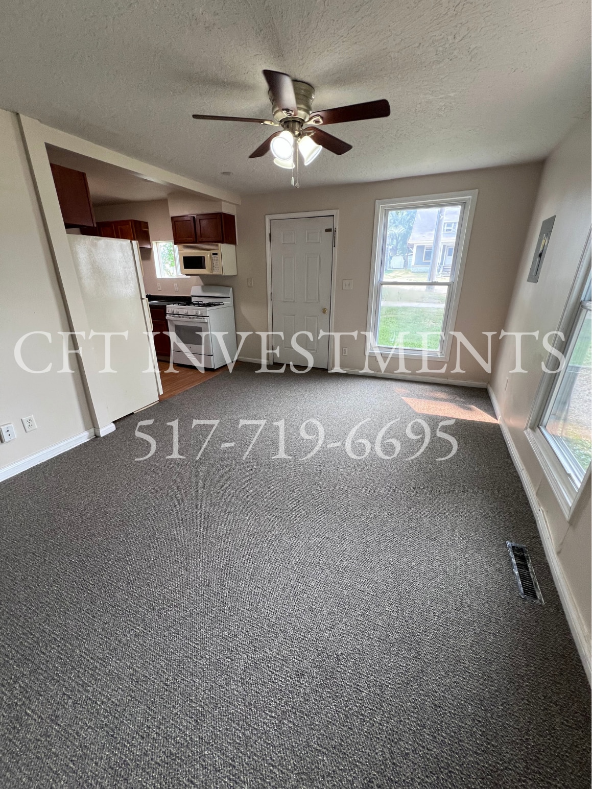 Living Room - 460 N Cochran Ave