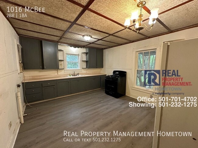 Building Photo - 1016 McBee-