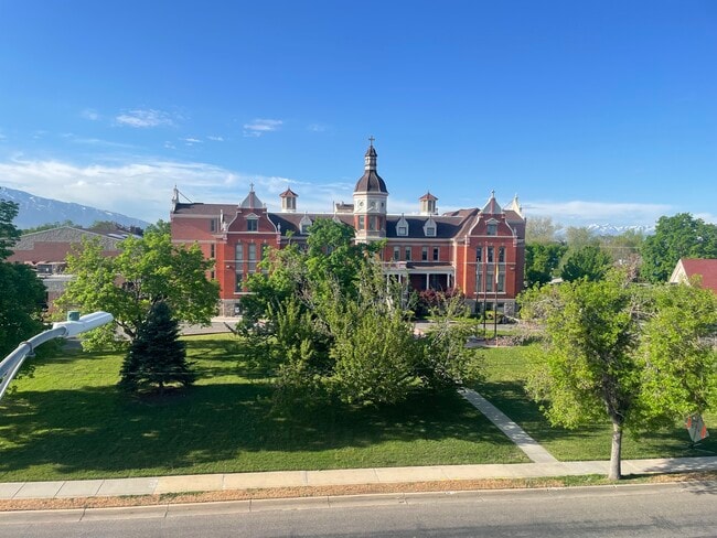 Building Photo - 433 E 2100 S