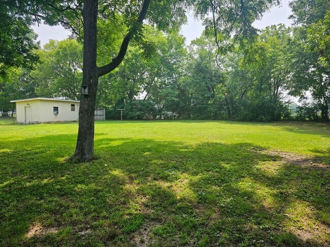Building Photo - Don't Miss this 2 bedroom with Garage, Lar...
