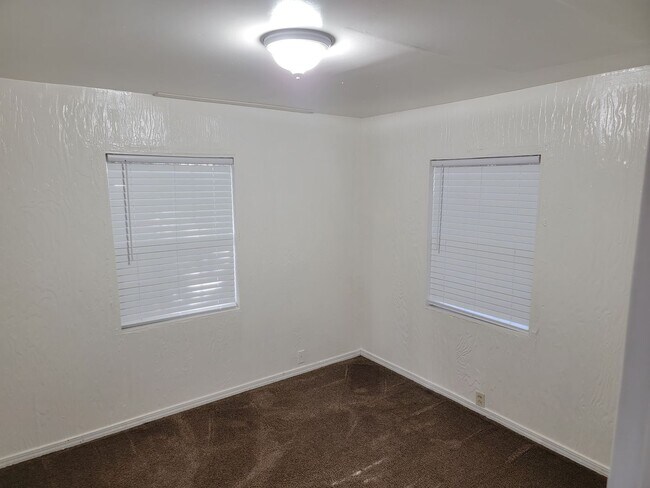 Building Photo - 2 Bedroom 1 Bathroom House Near Caldwell Park