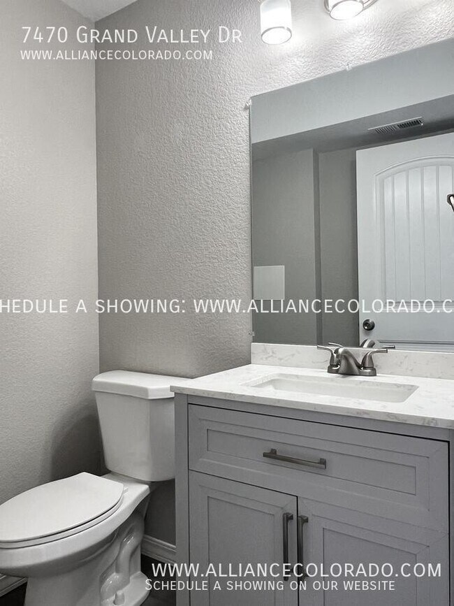 Building Photo - 7470 Grand Valley Dr