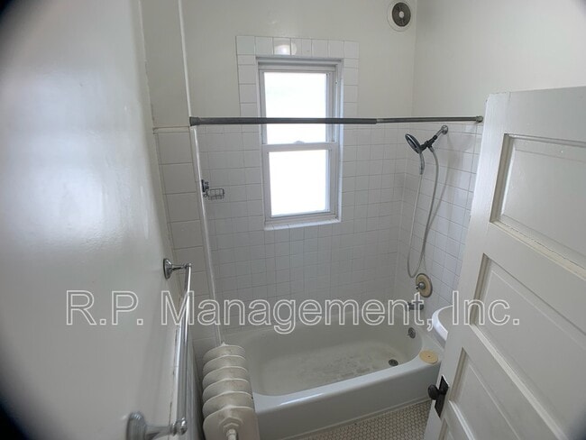 Building Photo - 256 Russell Ave S