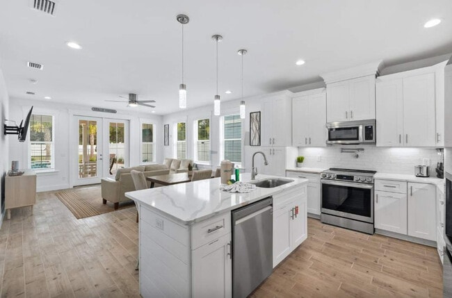 Building Photo - 504 Lyndell Ln