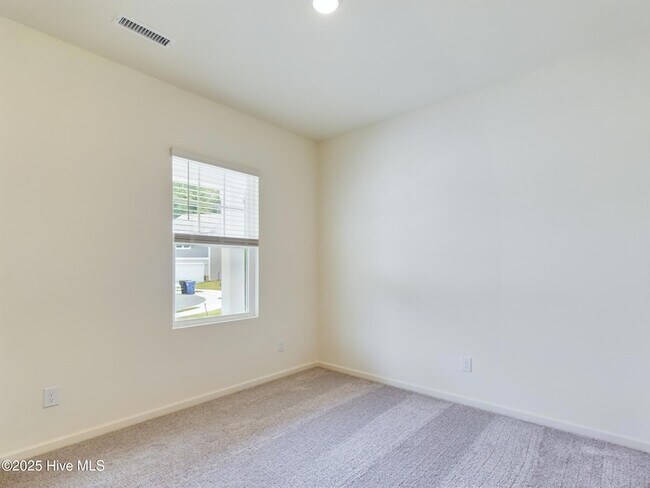 Building Photo - 32 Moss Oaks Ct