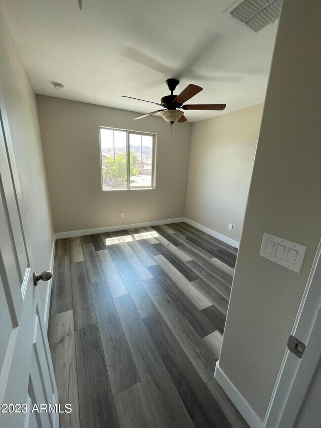 Building Photo - 8714 S 40th Ln