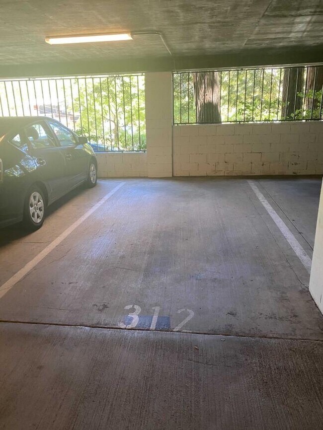 Building Photo - 2 bedroom in San Rafael CA 94901