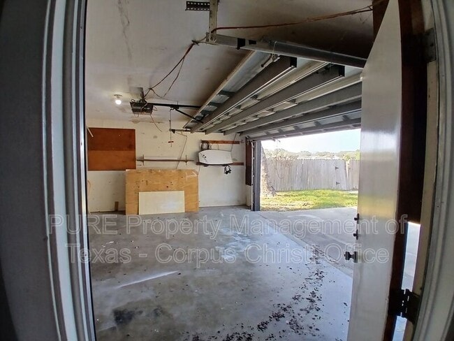 Building Photo - 4033 Sandy Hollow Creek Dr