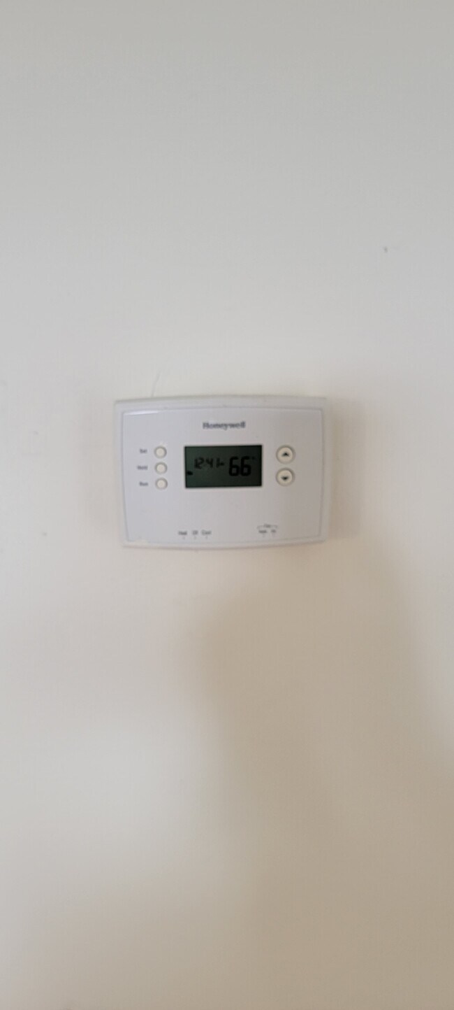 heat control - 760 Hallett St