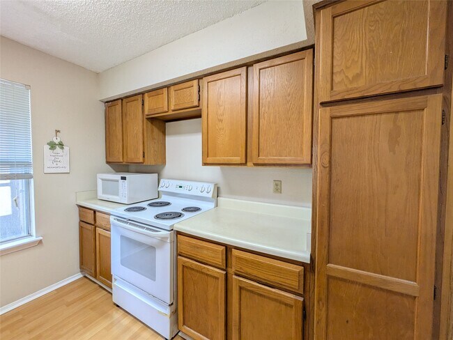 Building Photo - 10555 Turtlewood Ct